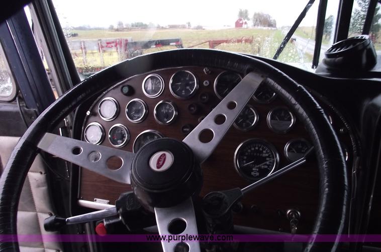 image for item C5748 1984 Peterbilt 359 semi truck