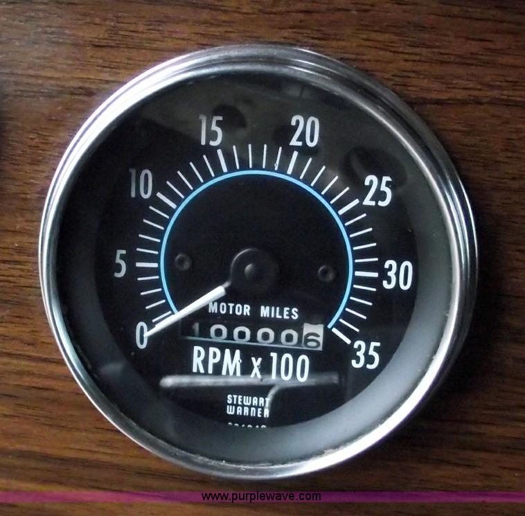 image for item C5748 1984 Peterbilt 359 semi truck