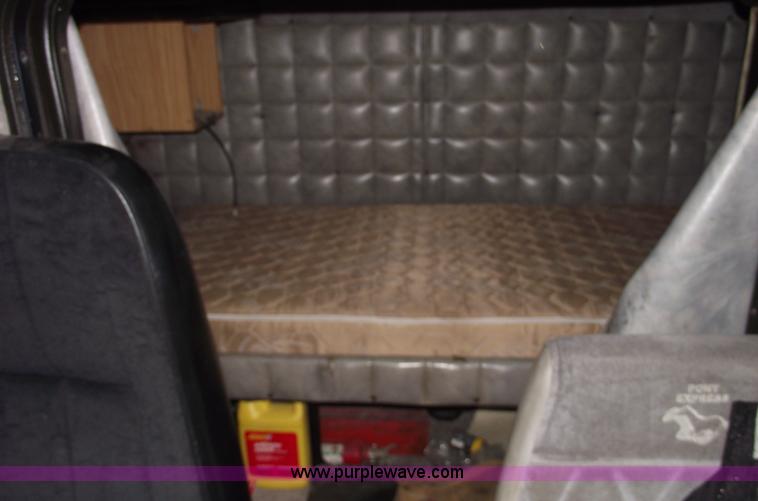 image for item C5748 1984 Peterbilt 359 semi truck