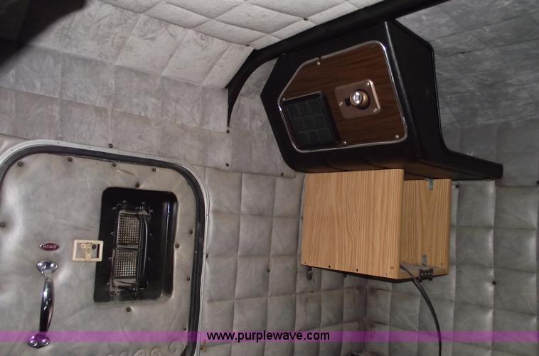 image for item C5748 1984 Peterbilt 359 semi truck