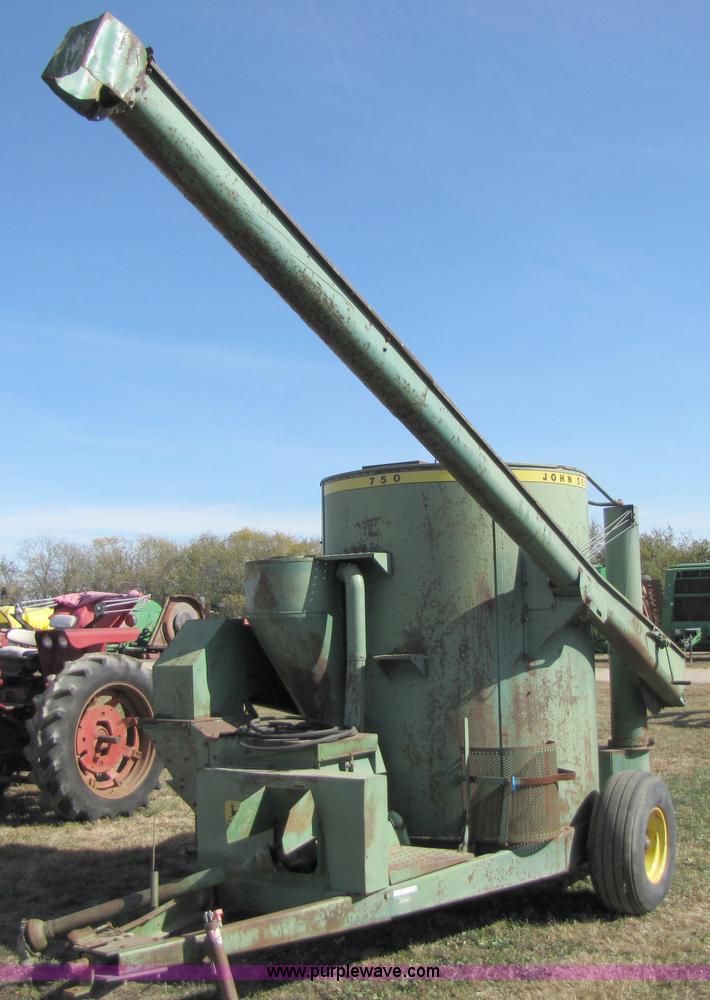 John Deere 750 grinder/mixer in Baldwin City, KS Item C9545 sold