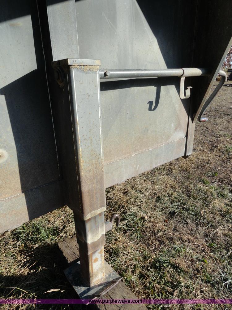 image for item H9019 1994 Kodiak 17' gooseneck trailer