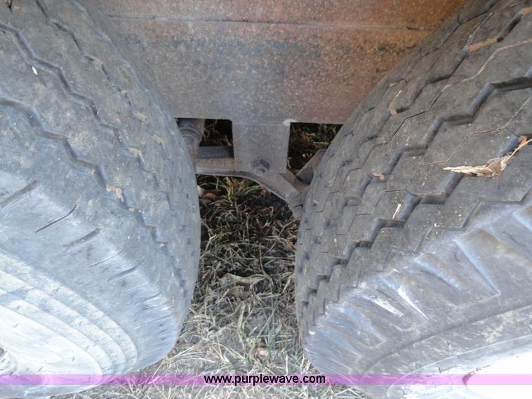 image for item H9019 1994 Kodiak 17' gooseneck trailer