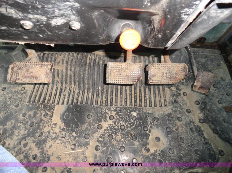 image for item H9021 1988 Deutz Allis 6275 MFWD tractor