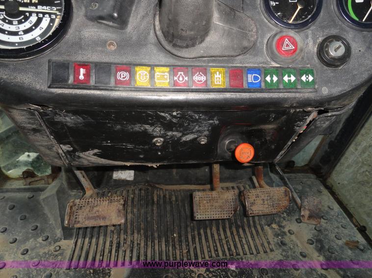 image for item H9021 1988 Deutz Allis 6275 MFWD tractor