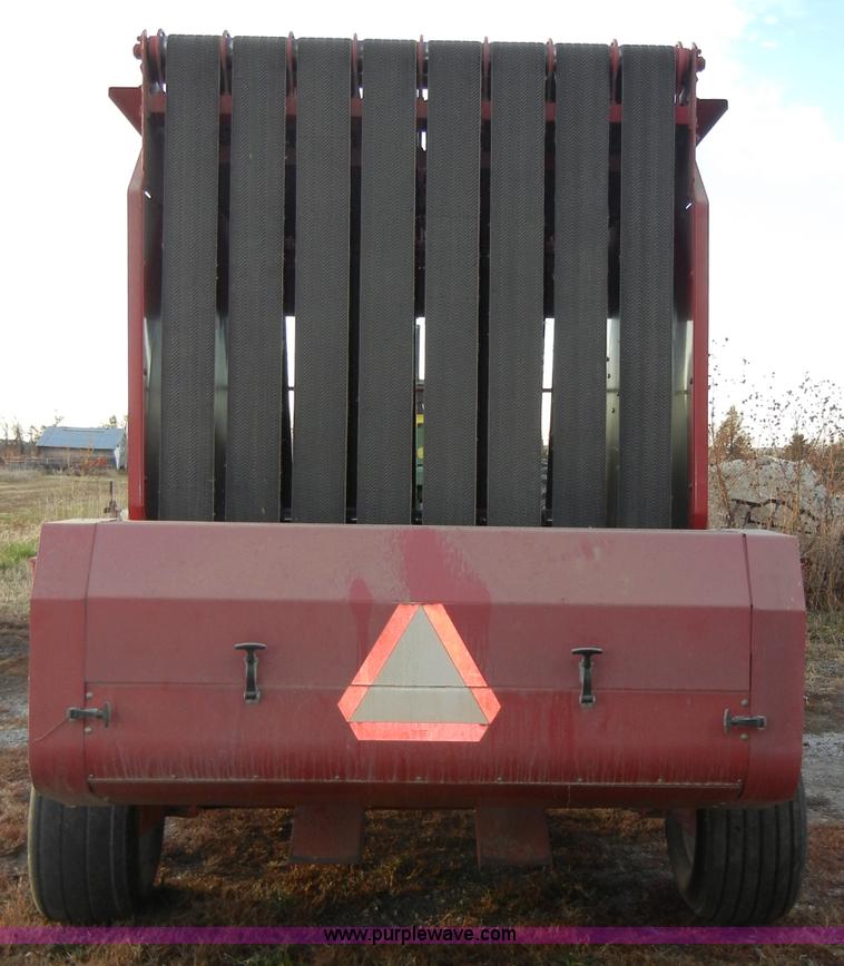 image for item H9088 Gehl TDC 1875 round baler