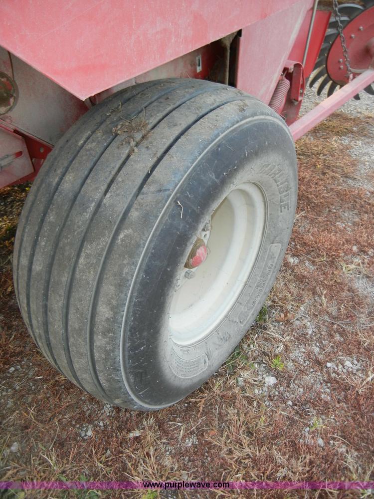 image for item H9088 Gehl TDC 1875 round baler