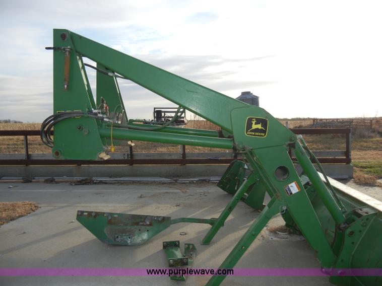 image for item H9089 John Deere 725 loader with bucket and bale spear