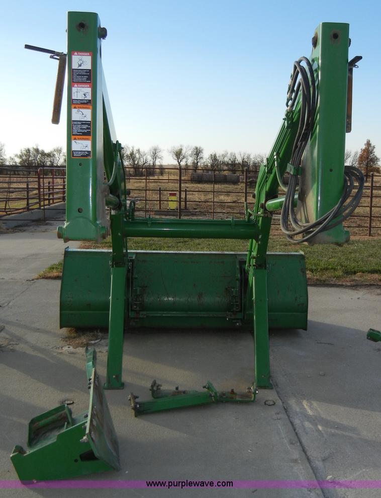 image for item H9089 John Deere 725 loader with bucket and bale spear