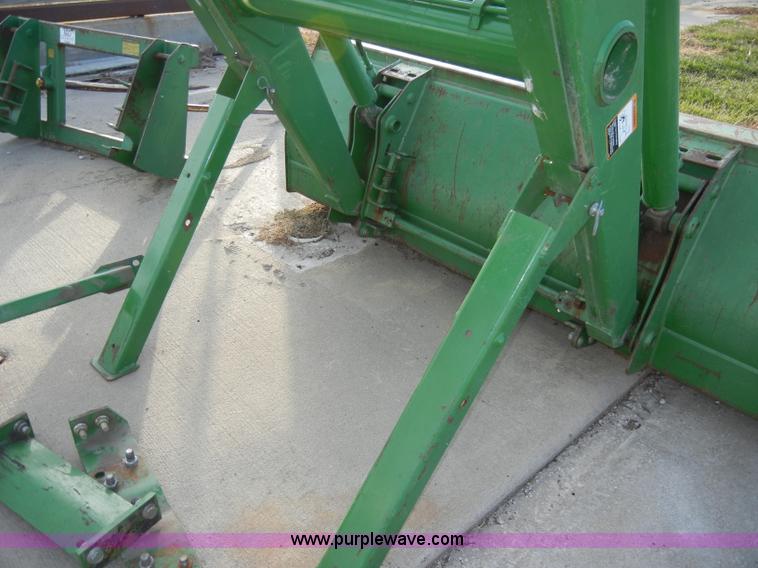 image for item H9089 John Deere 725 loader with bucket and bale spear