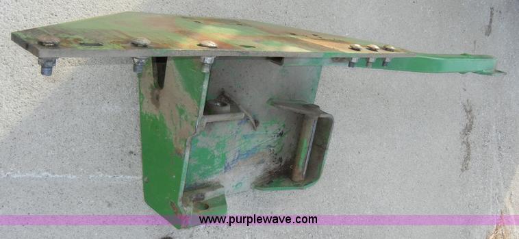 image for item H9089 John Deere 725 loader with bucket and bale spear