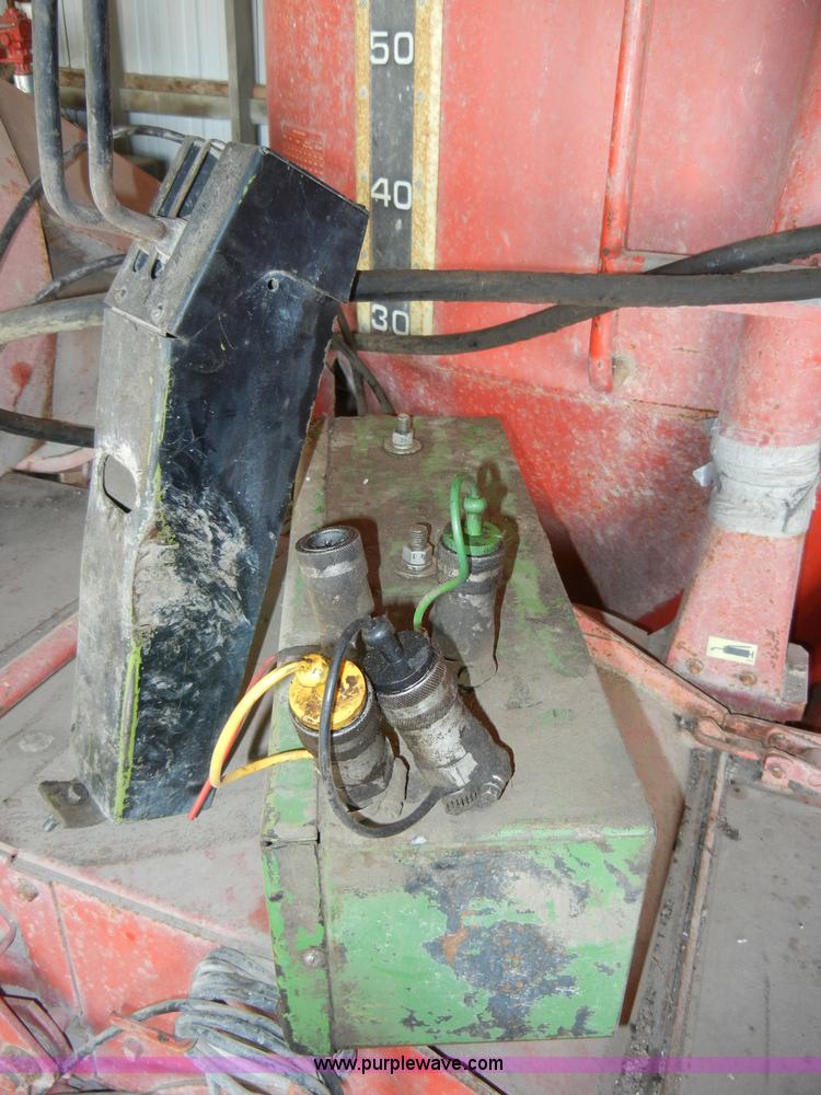 image for item H9089 John Deere 725 loader with bucket and bale spear