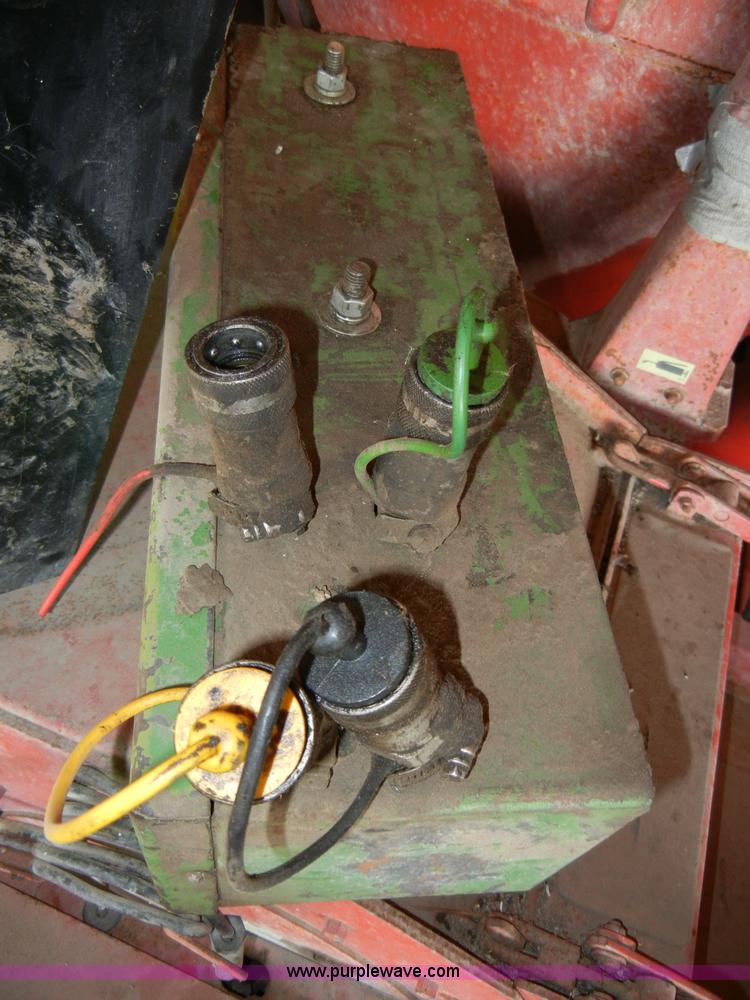 image for item H9089 John Deere 725 loader with bucket and bale spear