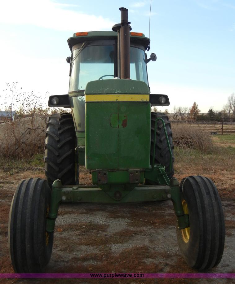 image for item H9090 1976 John Deere 4630 tractor