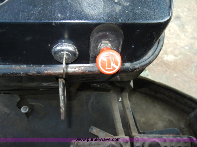 image for item H9090 1976 John Deere 4630 tractor