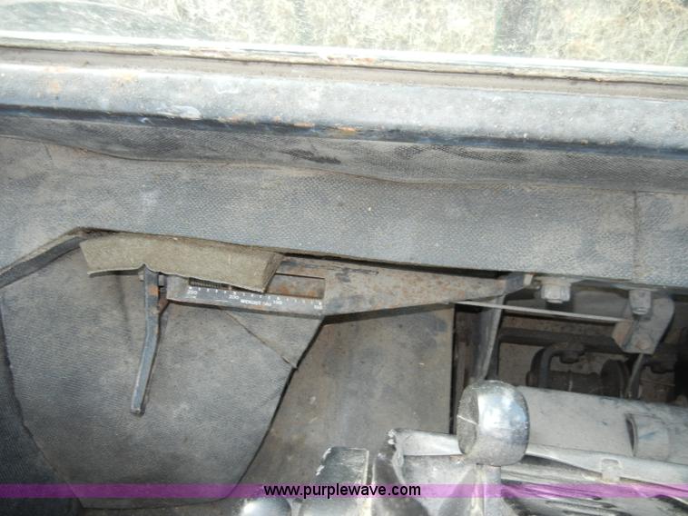 image for item H9090 1976 John Deere 4630 tractor