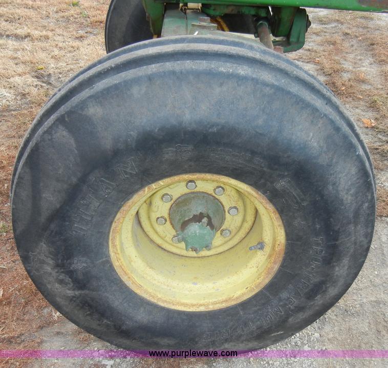 image for item H9090 1976 John Deere 4630 tractor