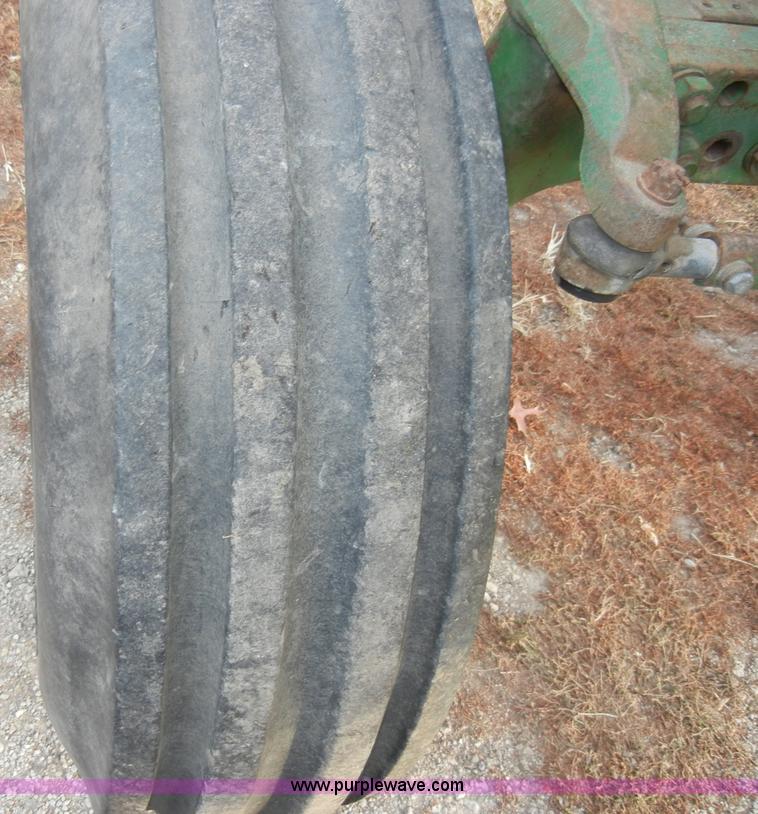 image for item H9090 1976 John Deere 4630 tractor