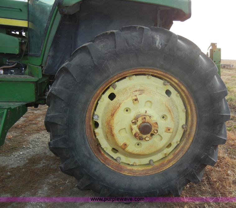 image for item H9090 1976 John Deere 4630 tractor