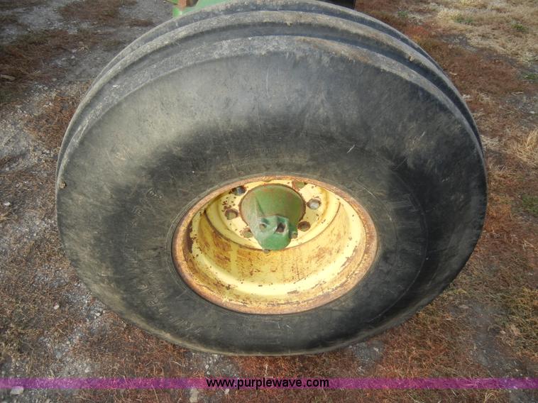 image for item H9090 1976 John Deere 4630 tractor