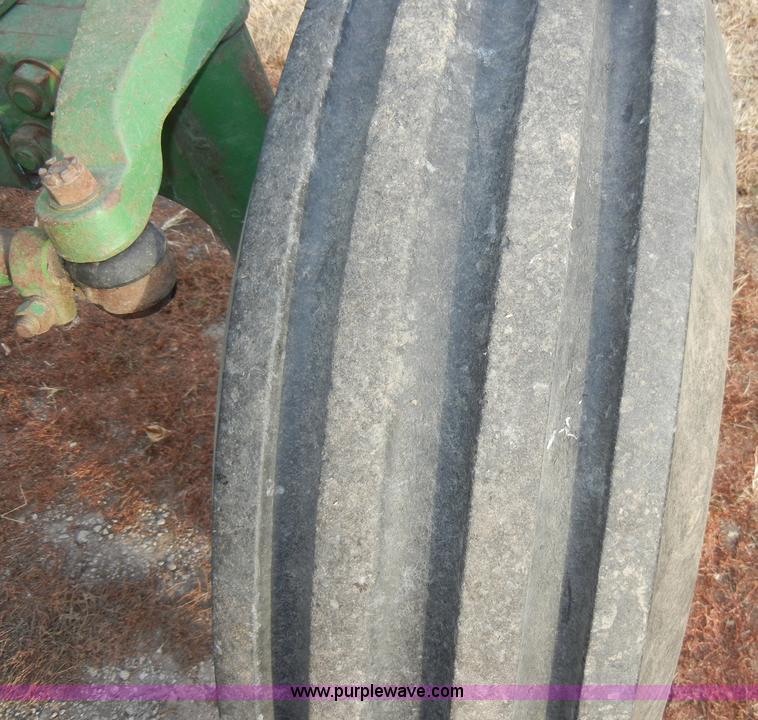 image for item H9090 1976 John Deere 4630 tractor