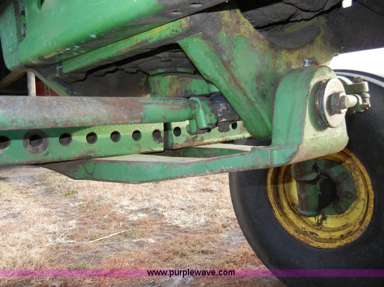 image for item H9090 1976 John Deere 4630 tractor