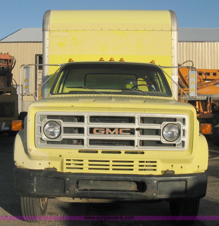 image for item A4424 1987 GMC Sierra C7000 box truck