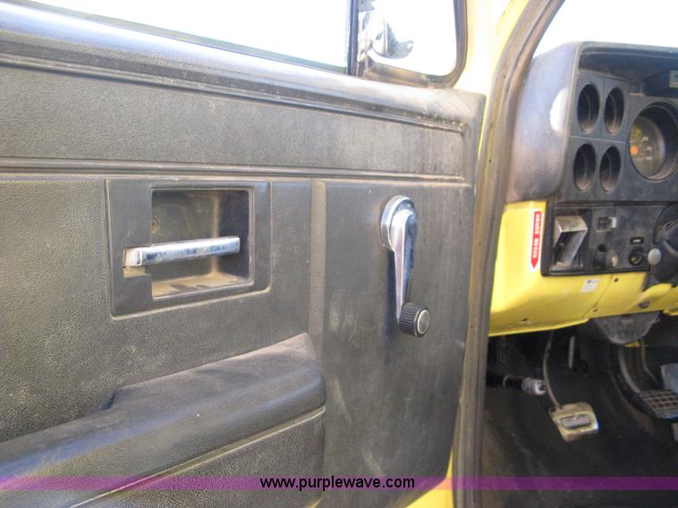 image for item A4424 1987 GMC Sierra C7000 box truck