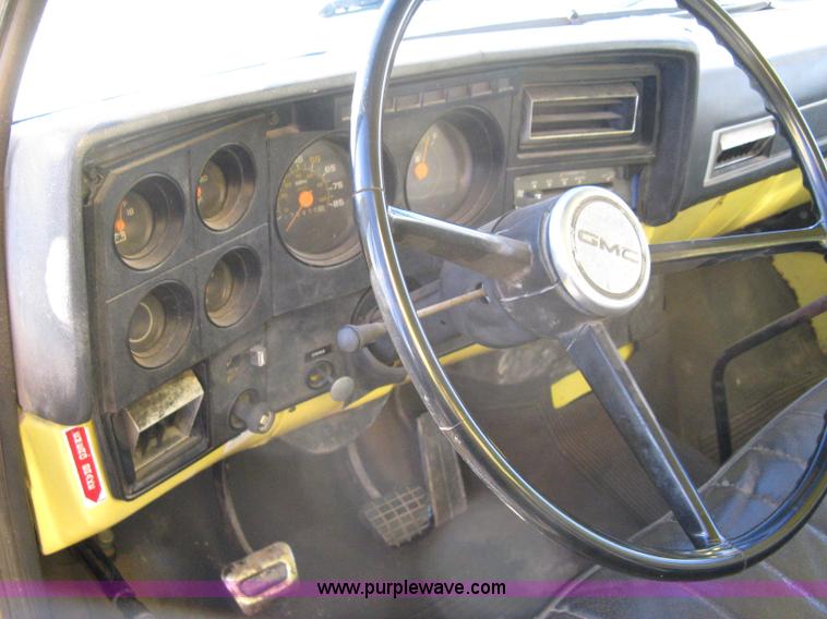 image for item A4424 1987 GMC Sierra C7000 box truck