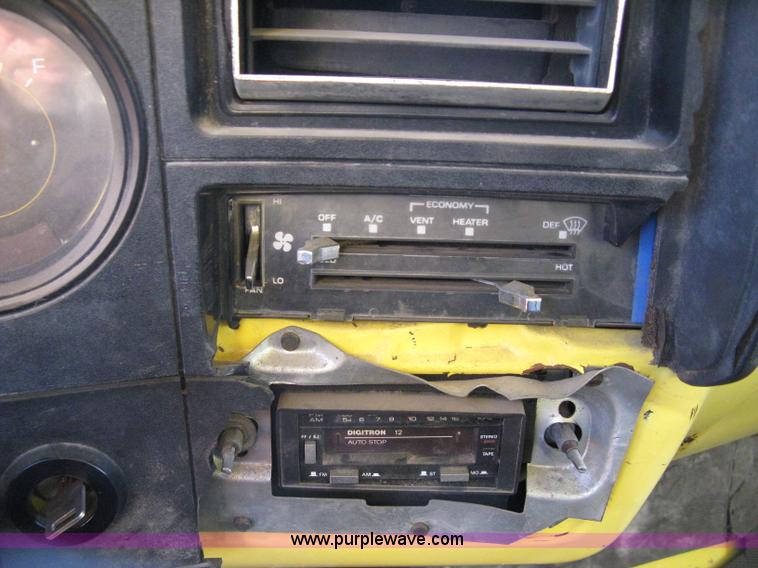 image for item A4424 1987 GMC Sierra C7000 box truck