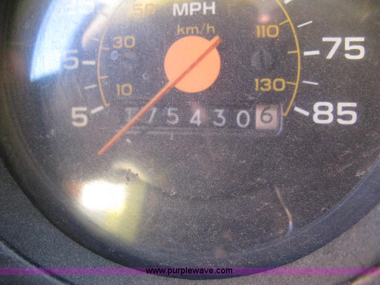 image for item A4424 1987 GMC Sierra C7000 box truck