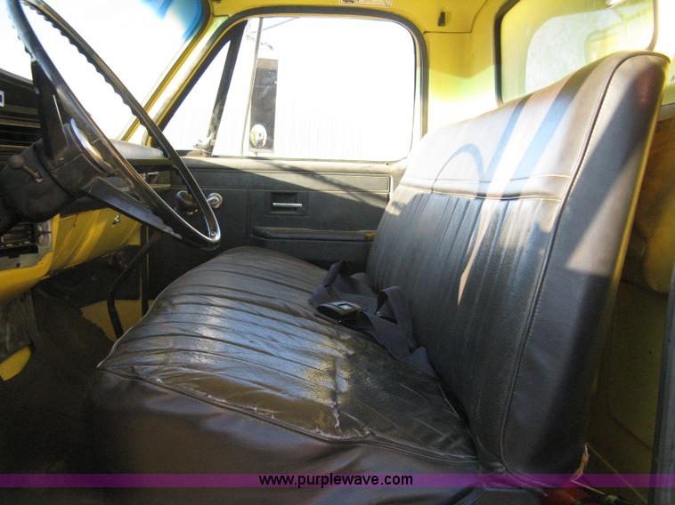 image for item A4424 1987 GMC Sierra C7000 box truck