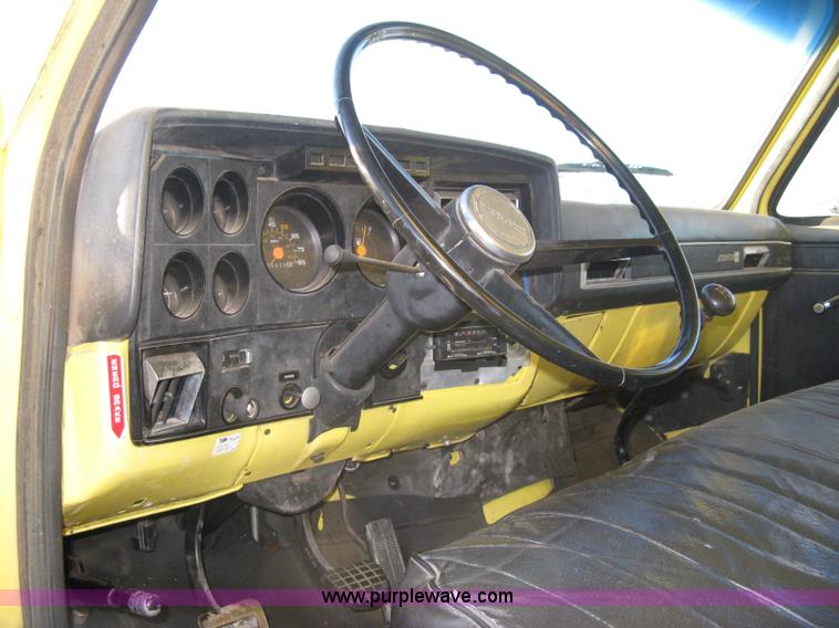 image for item A4424 1987 GMC Sierra C7000 box truck