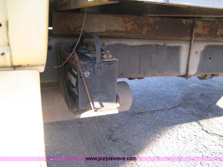 image for item A4424 1987 GMC Sierra C7000 box truck