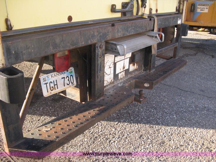 image for item A4424 1987 GMC Sierra C7000 box truck