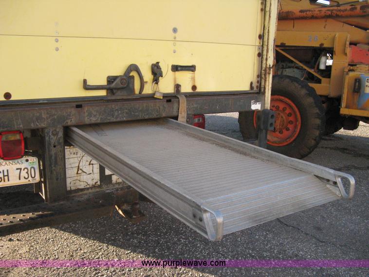 image for item A4424 1987 GMC Sierra C7000 box truck