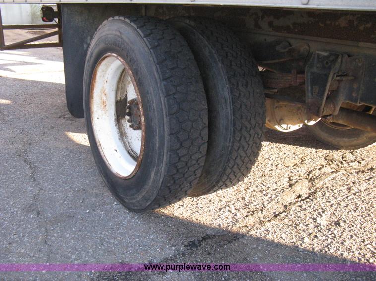 image for item A4424 1987 GMC Sierra C7000 box truck