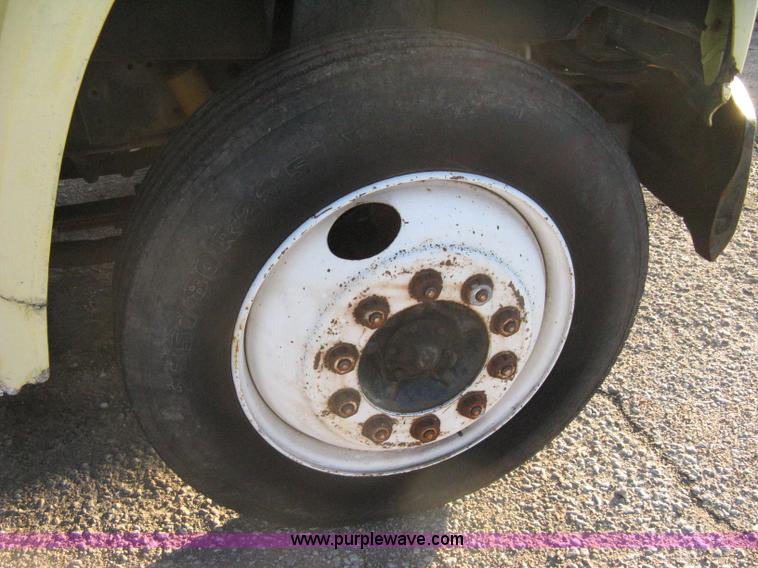 image for item A4424 1987 GMC Sierra C7000 box truck