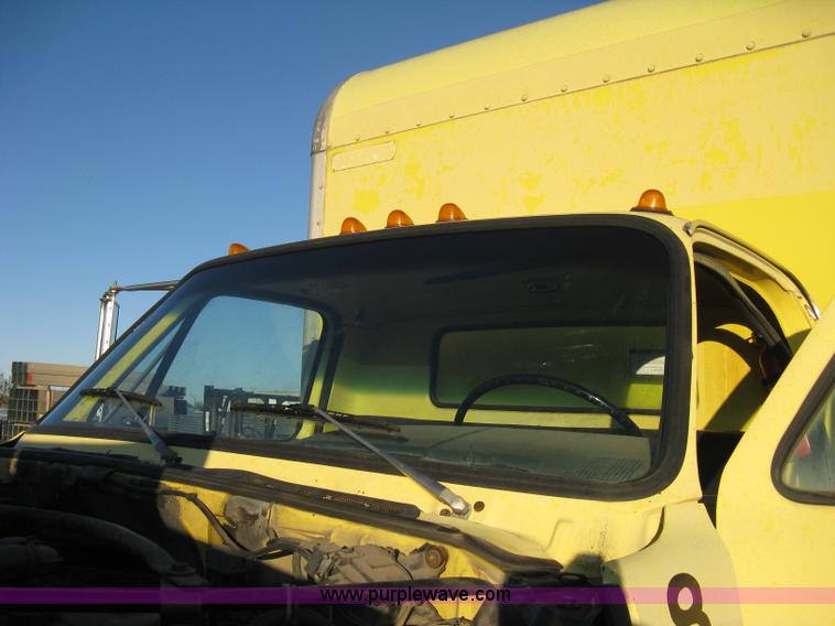 image for item A4424 1987 GMC Sierra C7000 box truck