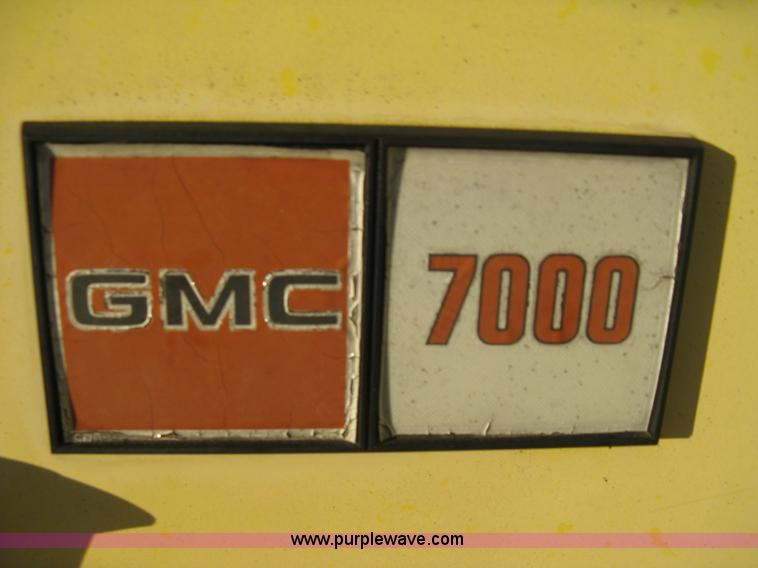 image for item A4424 1987 GMC Sierra C7000 box truck