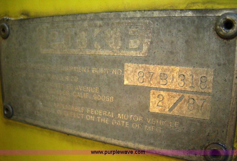 image for item A4424 1987 GMC Sierra C7000 box truck