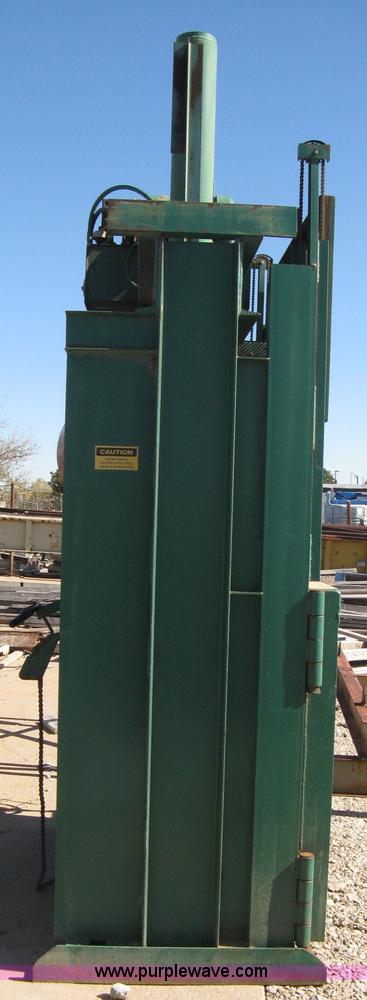 image for item A4460 1997 Load King 1003910 vertical cardboard baler