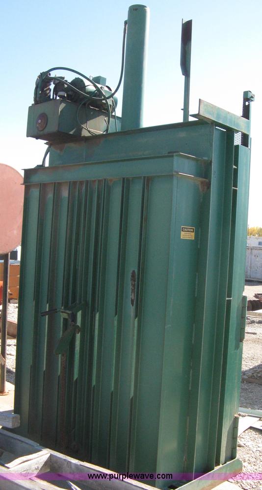 image for item A4460 1997 Load King 1003910 vertical cardboard baler