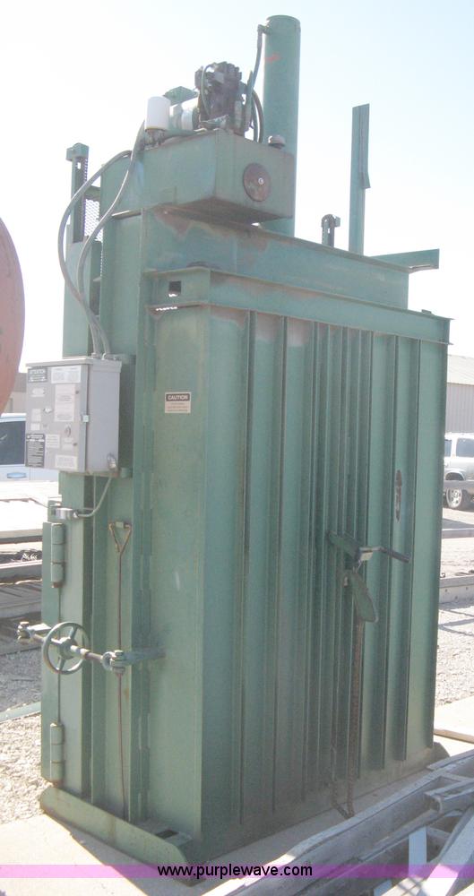 image for item A4460 1997 Load King 1003910 vertical cardboard baler