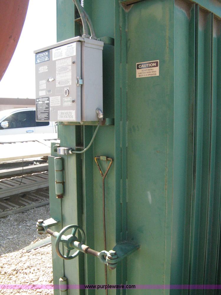 image for item A4460 1997 Load King 1003910 vertical cardboard baler