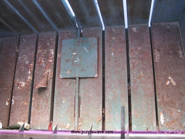 image for item A4460 1997 Load King 1003910 vertical cardboard baler