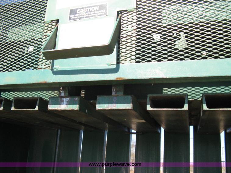image for item A4460 1997 Load King 1003910 vertical cardboard baler