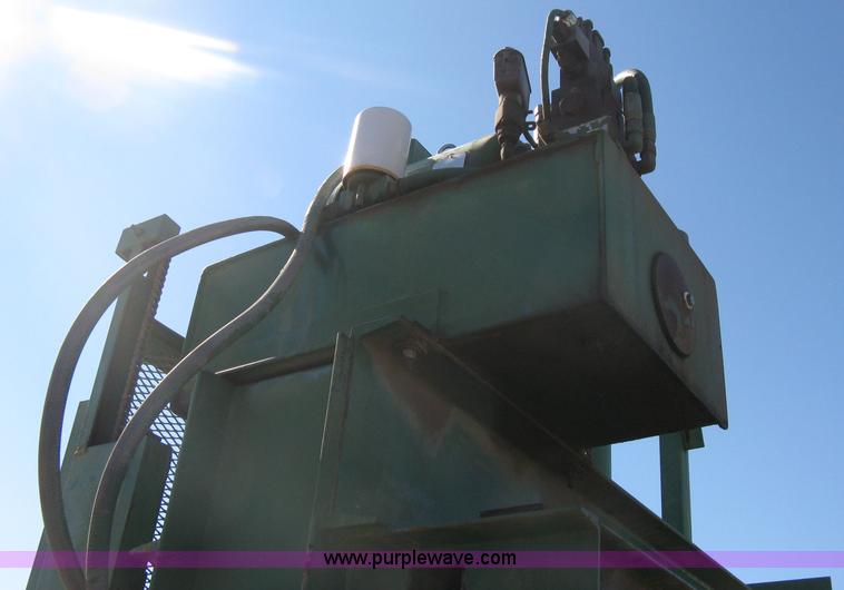image for item A4460 1997 Load King 1003910 vertical cardboard baler
