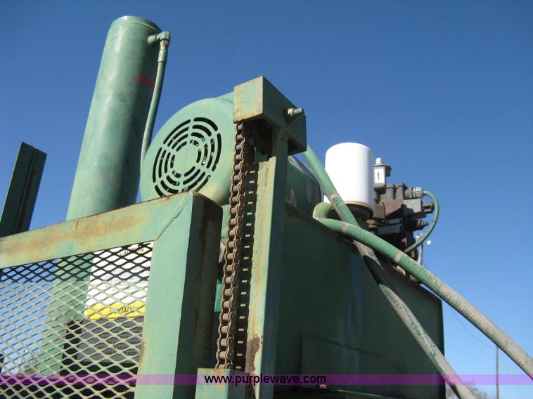 image for item A4460 1997 Load King 1003910 vertical cardboard baler