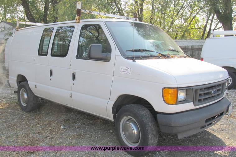 image for item B2524 2004 Ford Econoline E250 service van